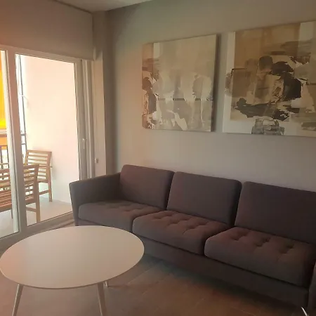 Cosy Flat Near The Beach & Town Centre * 푸엔히롤라