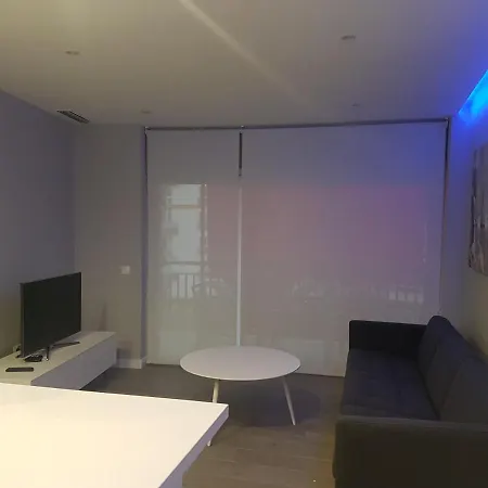 아파트 Cosy Flat Near The Beach & Town Centre 푸엔히롤라