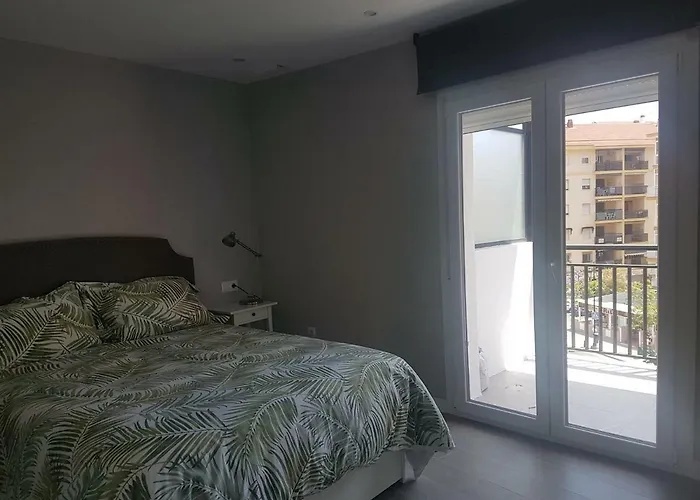 Cosy Flat Near The Beach & Town Centre 아파트